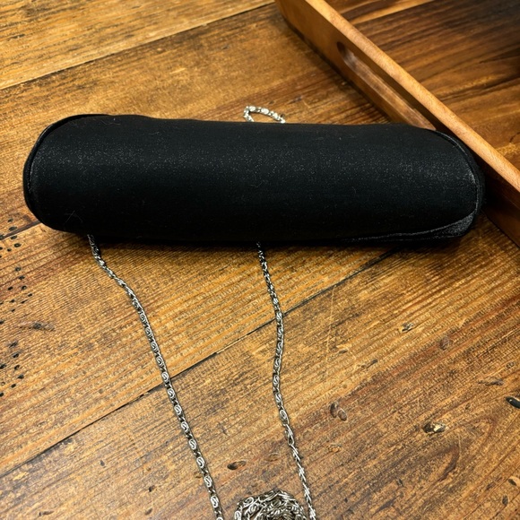 7 Evening Hand Bags: beaded, satin, clutch, cross-body - Picture 9 of 9